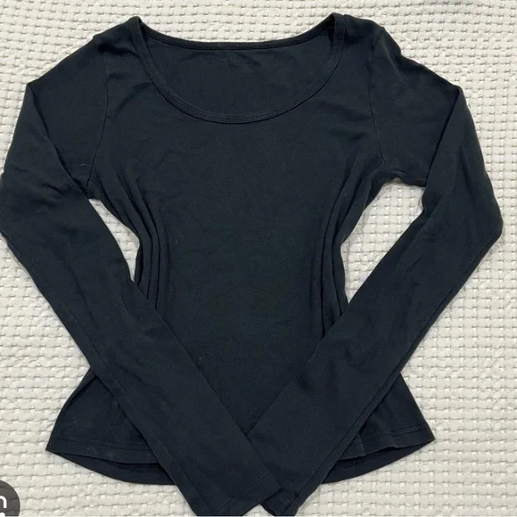 Brandy Melville soft long sleeve top - Picture 1 of 3